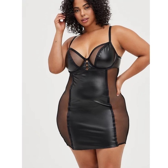 Torrid size 3 UNDERWIRE CHEMISE - FAUX LEATHER & MESH BLACK - Picture 1 of 9